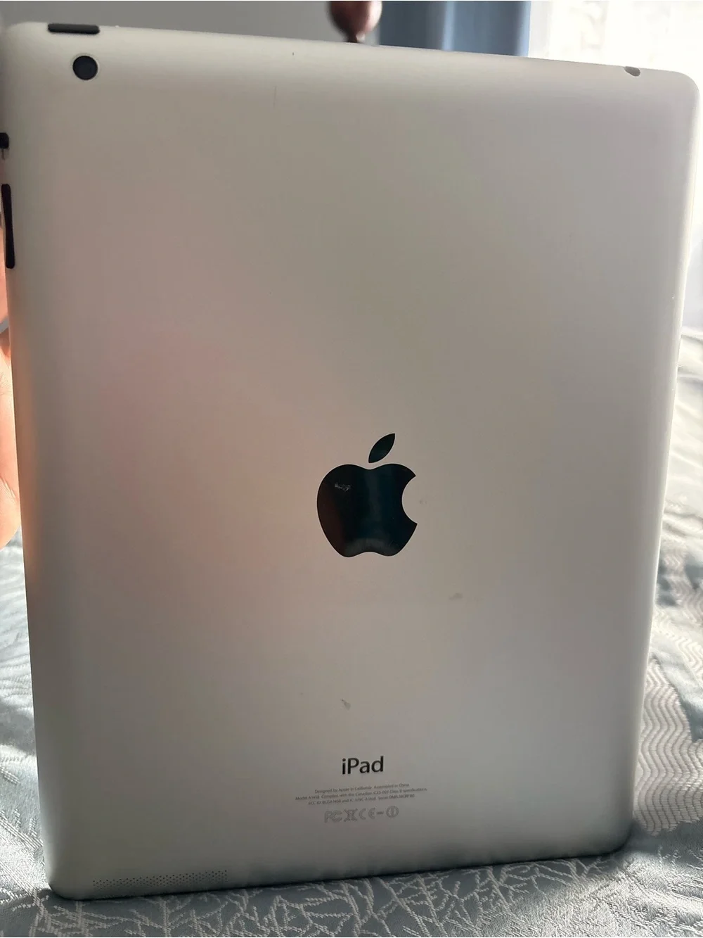 Apple iPad Tablet in White - 4th gen